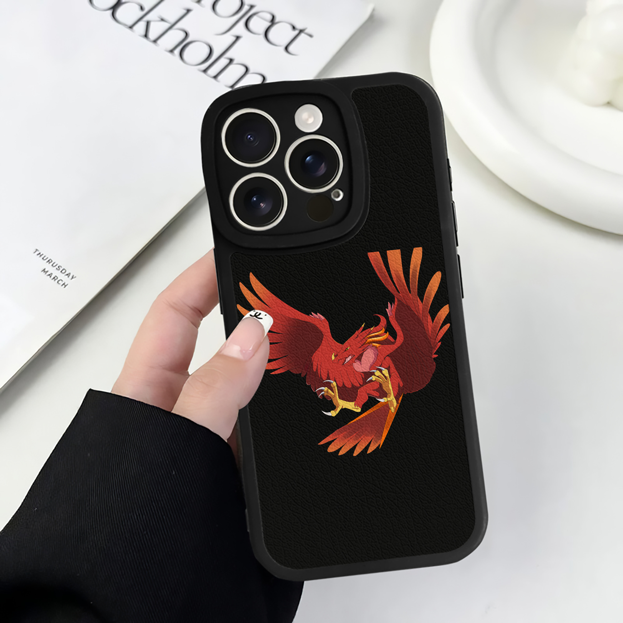 （画像用） Digimon デジタルモンスター/デジモン 【iPhone 16シリーズ対応】シリコンスマホケース（レザー調） 材質：シリコン